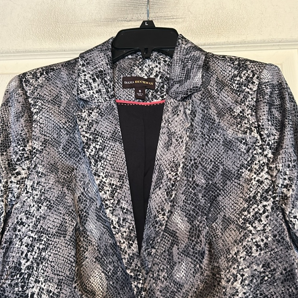 Dana Buchman Black and Gray Snake Print Blazer - Picture 2 of 8